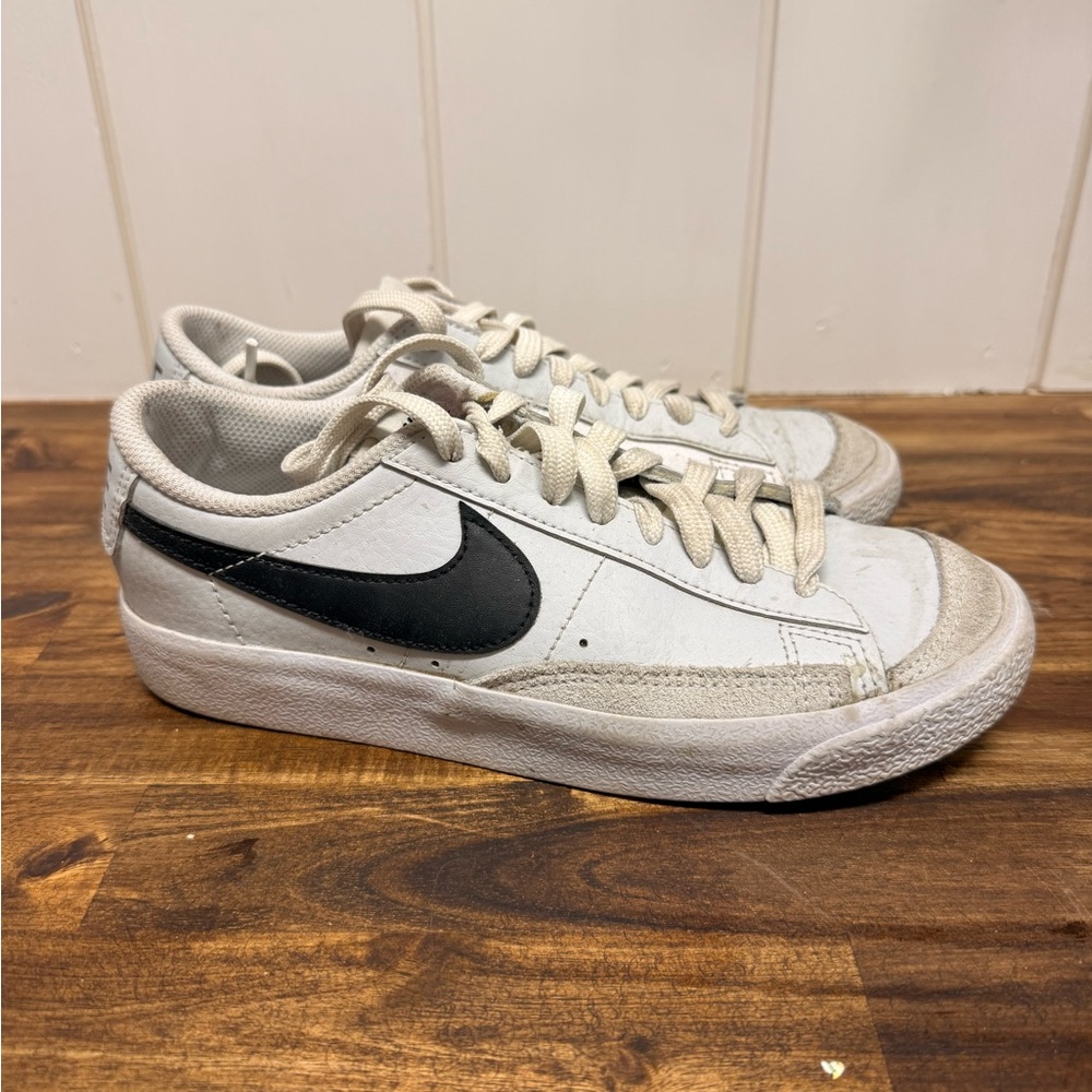 Nike Blazer Mid 77  - Youth Kids size 4